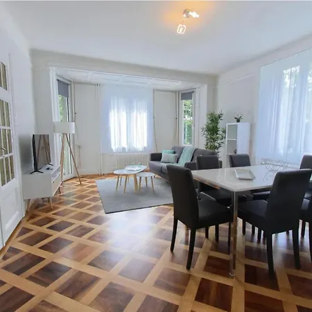 Apartment Center Apartments, Minutes Away From The Lake! Am53
