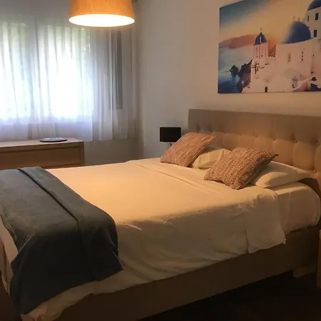 Апартаменти Center Apartments, Minutes Away From The Lake! Am53 *