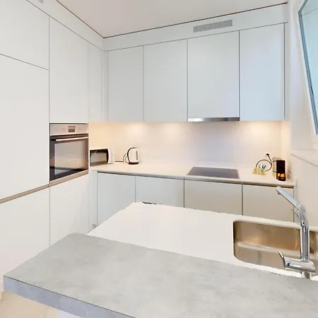 Апартаменти Center Apartments, Minutes Away From The Lake! Am53 *