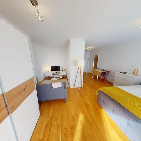 Апартаменти Center Apartments, Minutes Away From The Lake! Am53 Лозанна