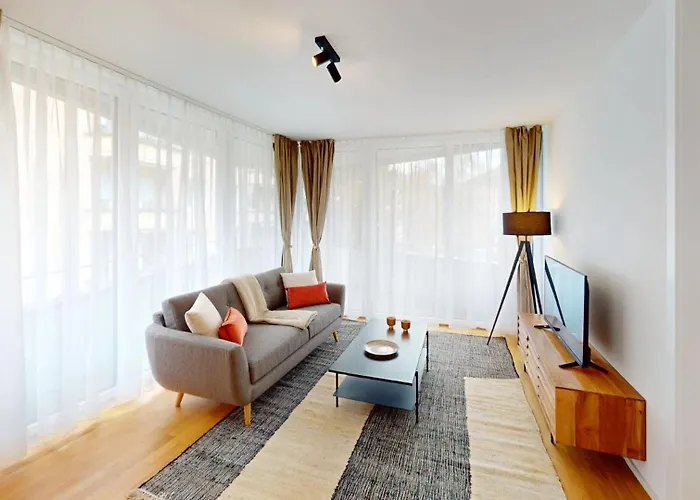 Center Apartments, Minutes Away From The Lake! Am53