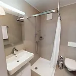 Center Apartments, Minutes Away From The Lake! Am53
